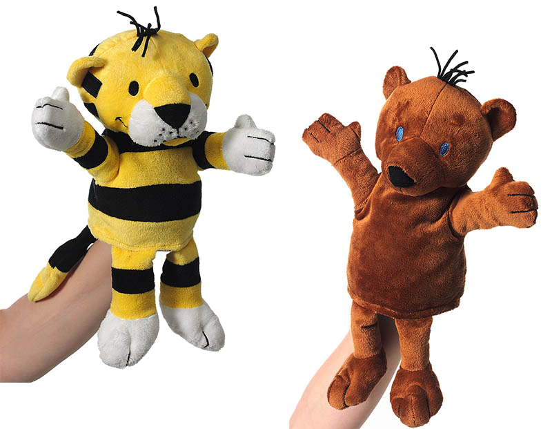 Handpuppen-Set aus Plüsch: Biene und Bär für interaktives Spielen Zwei Plüsch-Handpuppen, eine gestreifte Biene und ein brauner Bär, die auf Händen präsentiert werden
