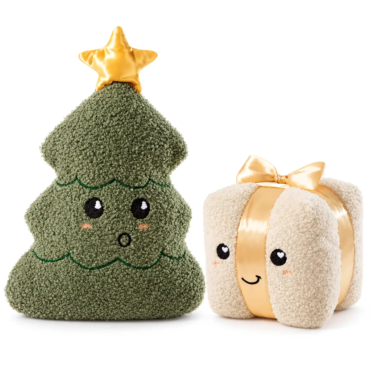 Weihnachtsdeko 2er Set mit grünem Plüsch-Weihnachtsbaum (30 cm) und kleinerem beigem Plüschgeschenk mit goldener Schleife (18 cm) auf weißem Hintergrund